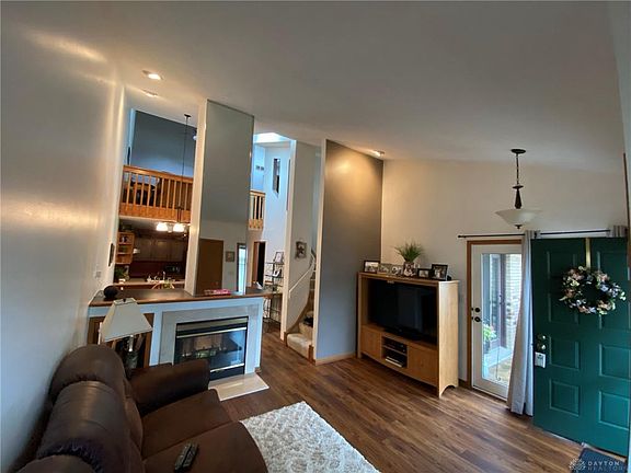 3rd image of 423 Jamestown Cir #27
