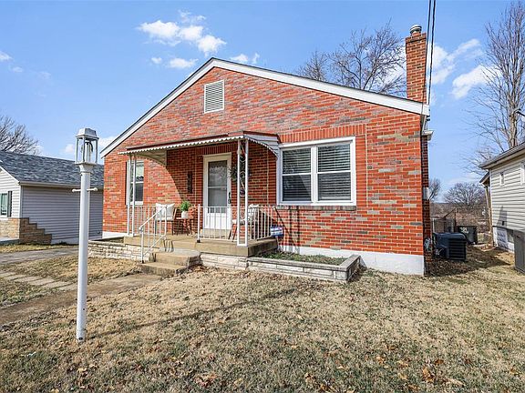 2nd image of 905 Zeiss Ave