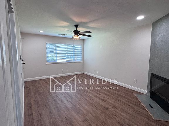 3rd image of 930 Olive Dr APT 26