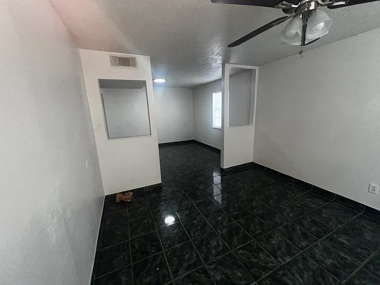 525 Spring Dr — Photo 15