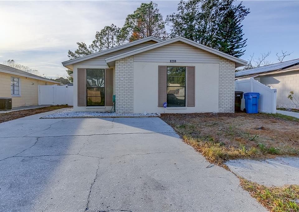 1st image of 8208 Ravencroft Dr