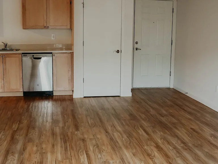 Pacific Rim Apartments — Photo 12
