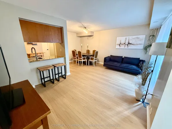 20 Laidlaw St #1117, Toronto, ON M6K 1X2