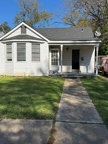 2332 Albert St Photo 1