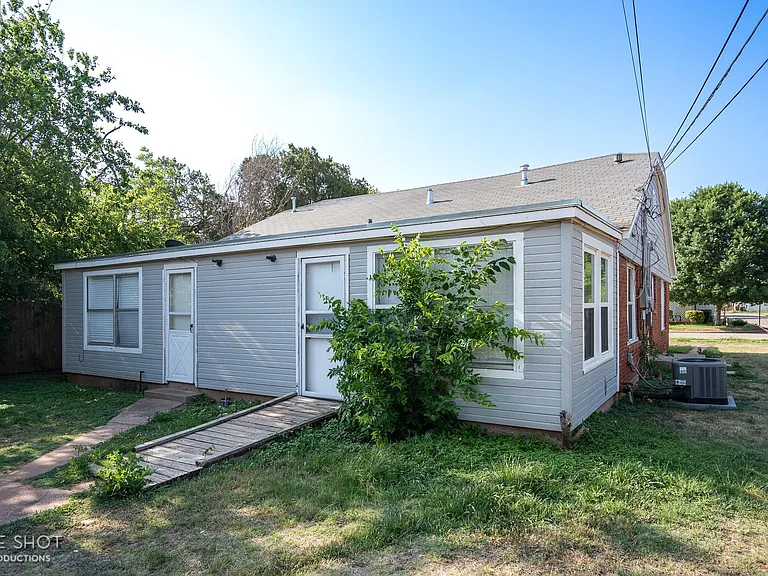 2744 Russell Ave — Photo 27