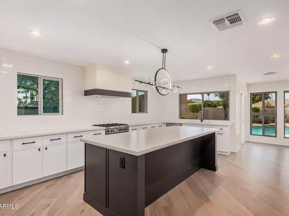 1 W COUNTRY GABLES Drive, Phoenix, AZ 85023