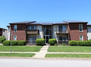 713 Fairmont Dr APT 1C, Bloomington, IL 61704