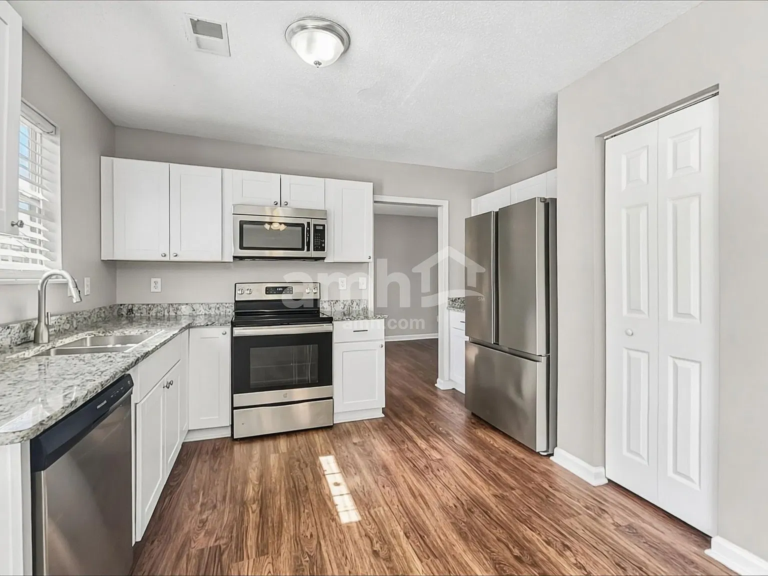 3 bed, 2.5 bath, 2080 sqft, $2,130 — Photo 3