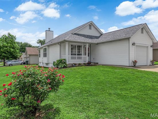 2961 Plum Leaf Cir, Saint Charles, MO 63303