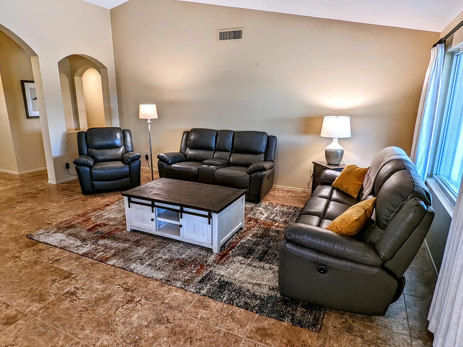 3 bed, 2258 sqft, $2,750 — Photo 4