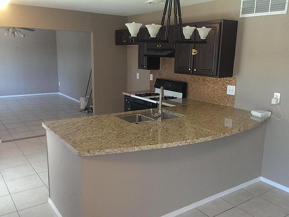 4th image of 2637 N 48th Dr