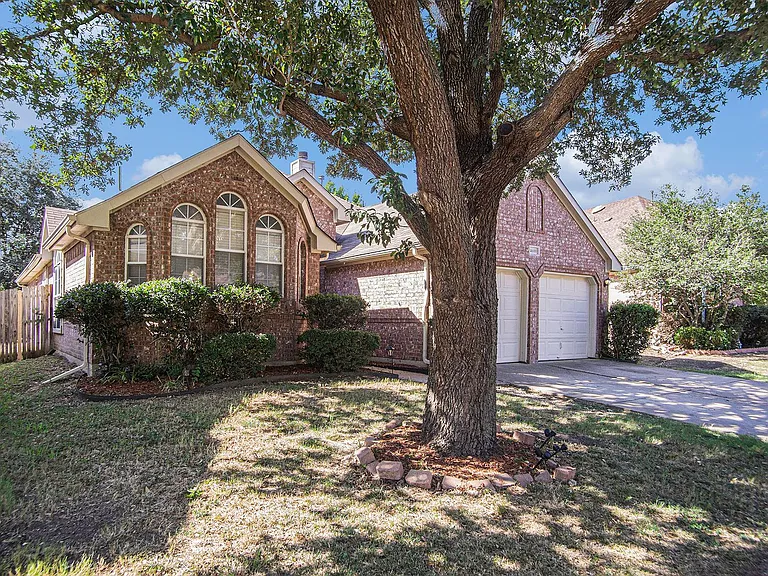 4600 Paloverde Dr — Photo 2