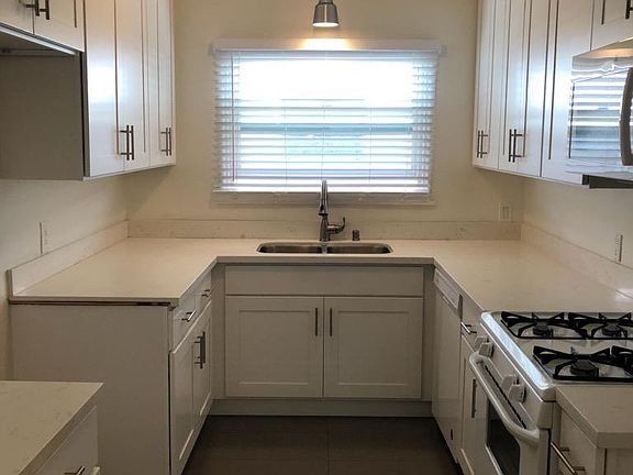 2nd image of 5325 Whitsett Ave APT 3