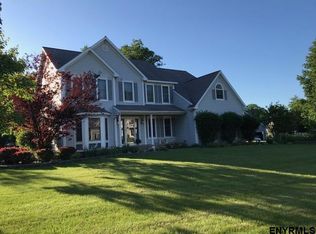 93 Gullane Dr, Slingerlands, NY 12159
