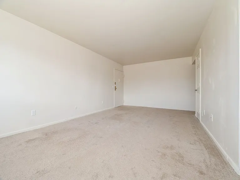 Stevens Manor Apartments — Photo 16