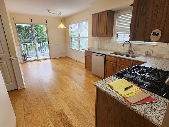 5th image of 928 Ann Arbor Ln