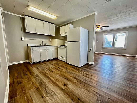 4th image of 1410 Greenwood Ave #0