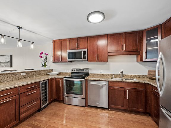 3rd image of 2020 N Lincoln Park W APT 24K
