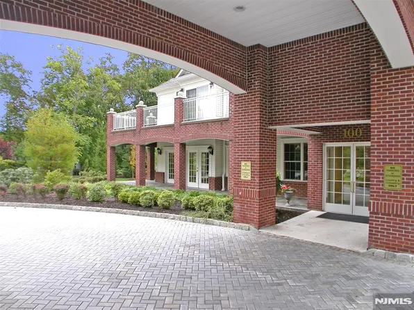 80 Ridgewood Rd APT 300, Township Of Washington, NJ 07676