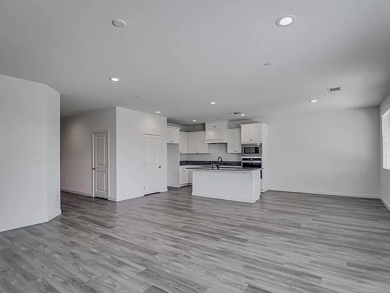 15017 Maryvale Ave — Photo 8