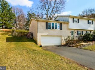 382 Allegheny Dr, York, PA 17402