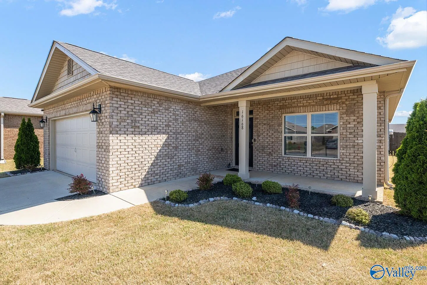 4 bed, 2.5 bath, 1952 sqft, $1,950 — Photo 4