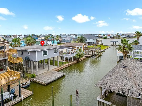 21 Edgewater St, Hitchcock, TX 77563