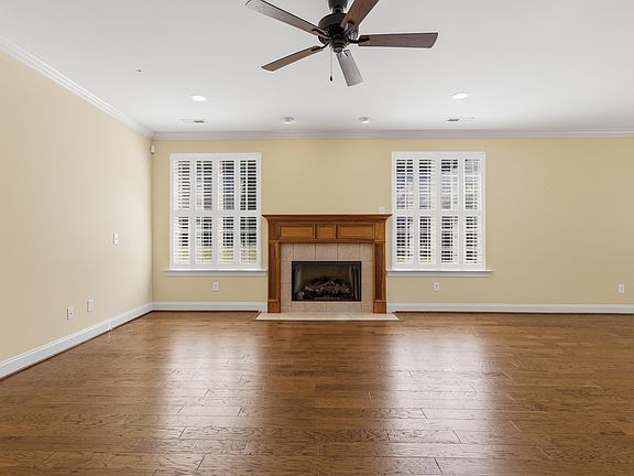 4th image of 557 Magnolia Crest Cir