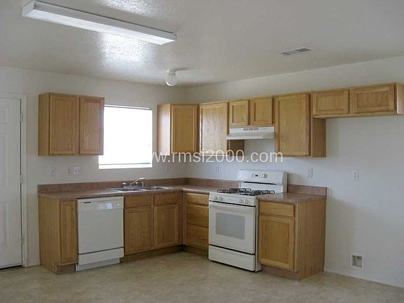 3rd image of 10447 Las Palmas St NW
