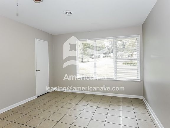 1585839_002_living_room_12816222.jpg