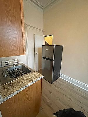 2nd image of 624 Myrtle Ave #2B