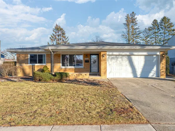 30802 Dell Ln, Warren, MI 48092