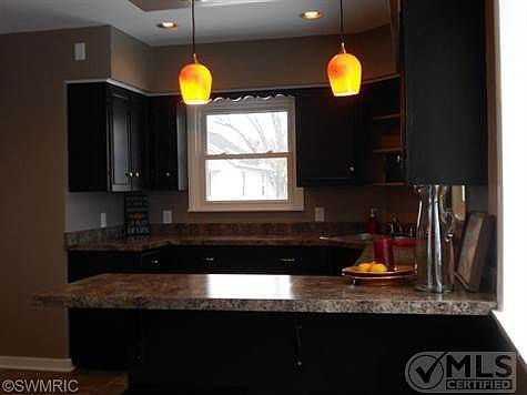 5th image of 315 W 17th St