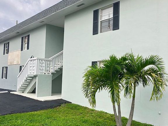 3rd image of 2711 Vandiver Dr APT 305