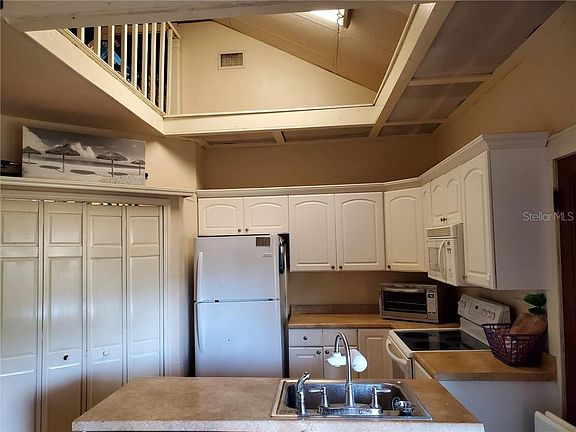 4th image of 304 E Belmar St