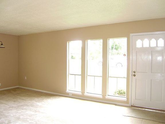 4th image of 7810 Hollow Oak St