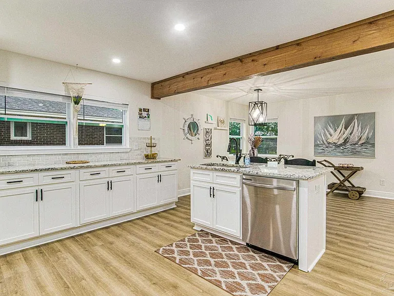 814 W Gonzalez St — Photo 20