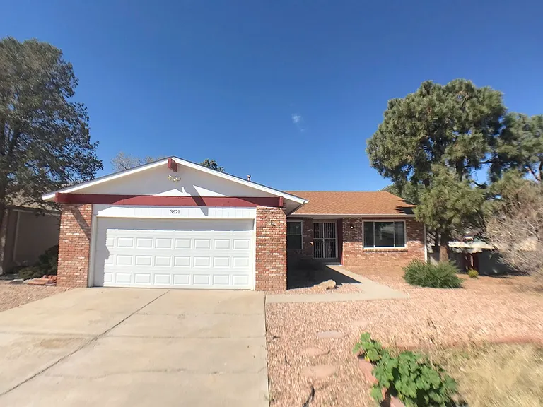 3621 Candlelight Dr NE — Photo 18