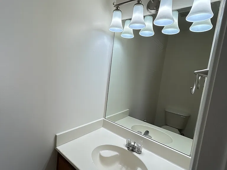220 Anthony Ln #D — Photo 11
