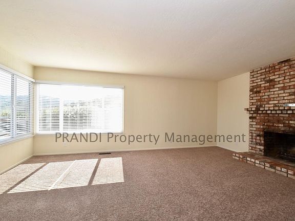 5th image of 37 Lorraine Ct