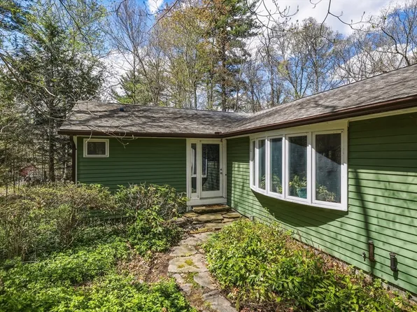 1360 Bay Rd, Amherst, MA 01002