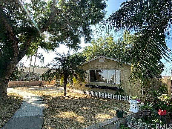 3rd image of 834 S Flintridge Dr