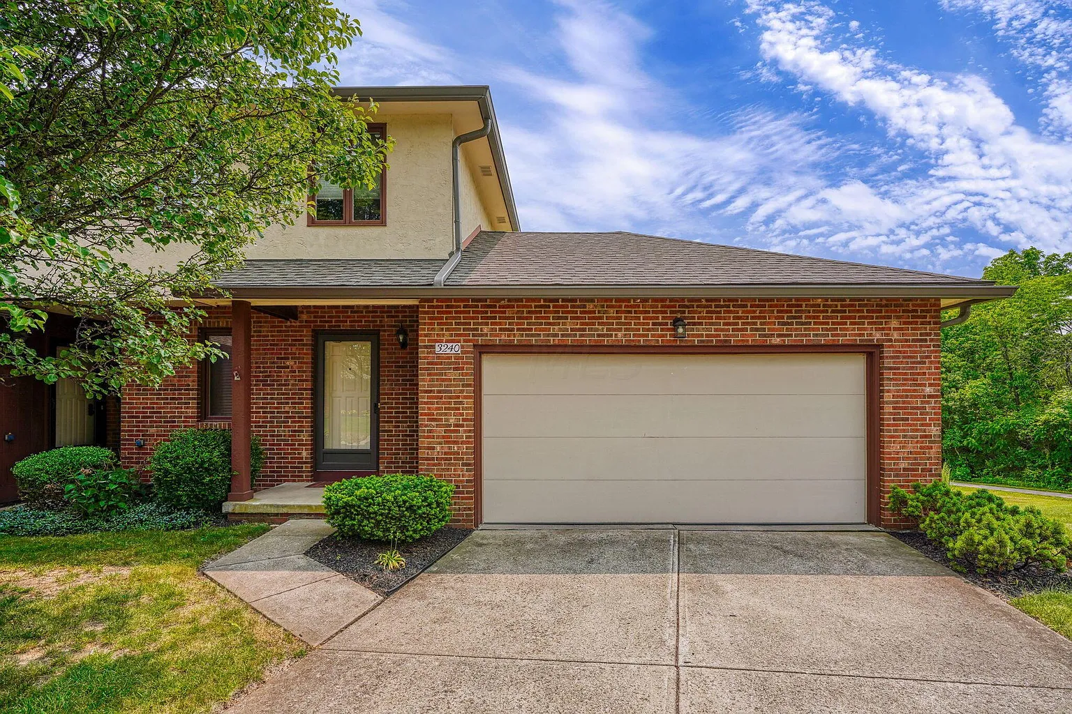3240 Parkview Cir photo 1