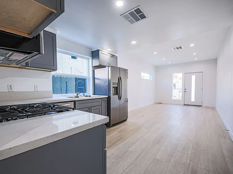 Luxury 2026 Townhomes with Massive Bedrooms + Decks with Views — Photo 18