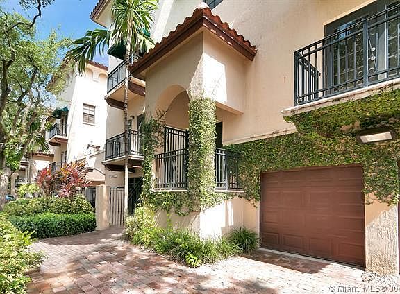 3rd image of 2761 Coconut Ave #2761