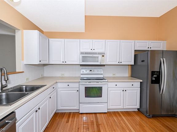 3rd image of 3156 Benwick Dr