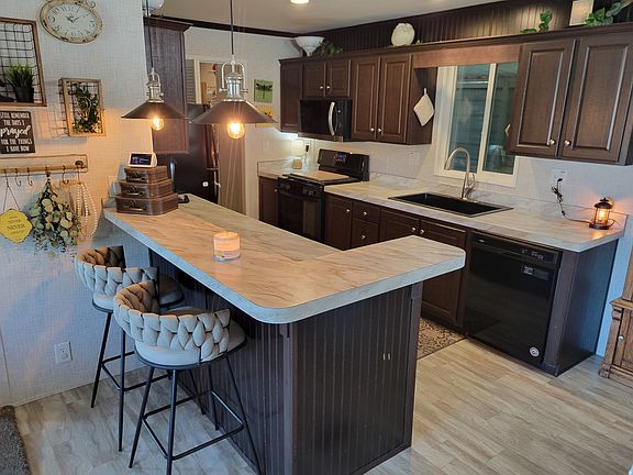 5th image of 237 Fremont Way