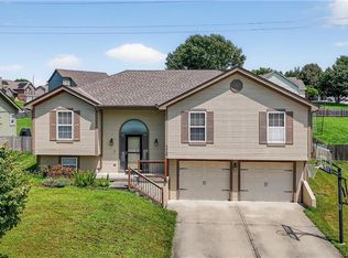 11705 N Charlotte St, Kansas City, MO 64155