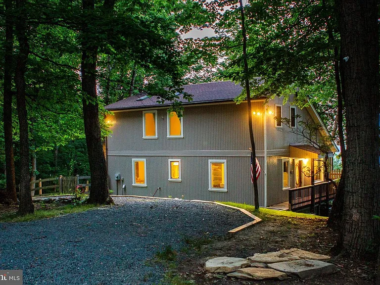 1619 Summit Dr — Photo 1
