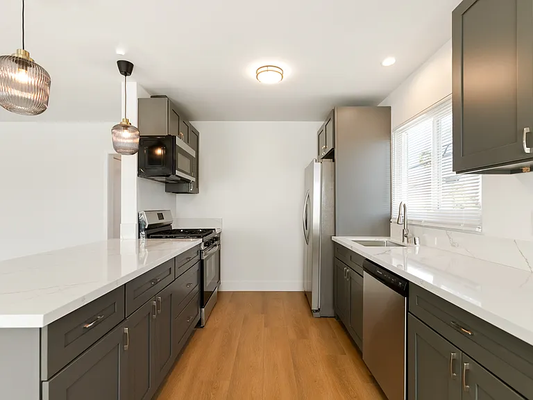 352 S Doheny Dr #7 — Photo 6